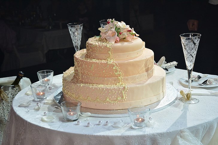 Minimalist Wedding Cake Design